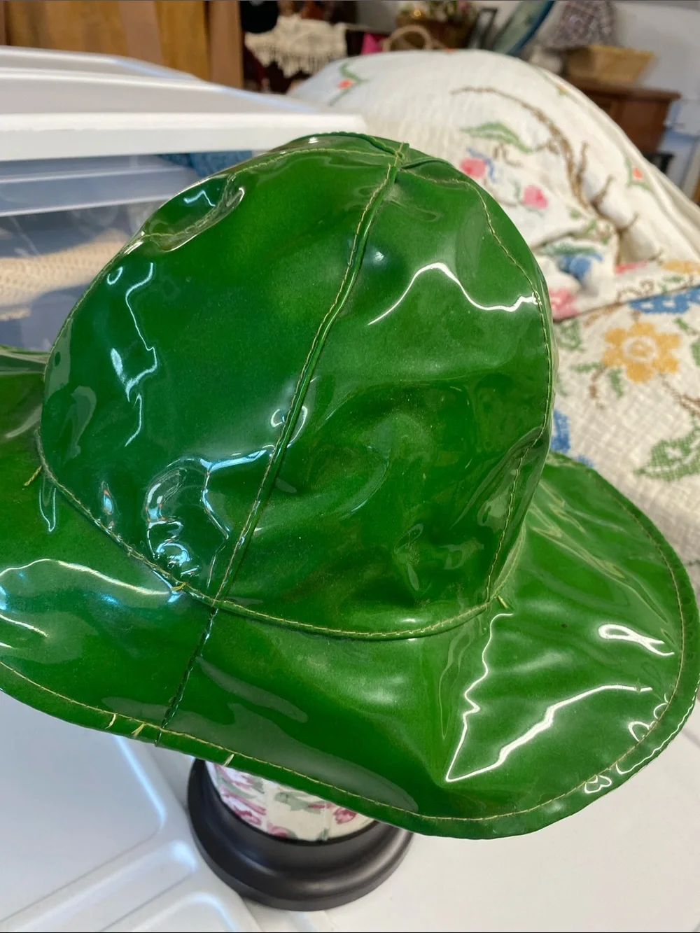 Vintage 1960ds- mod style / Green Patent Daisy Hat -flower power era
